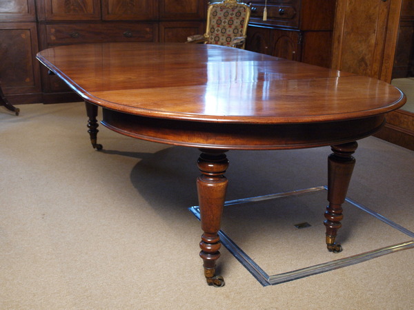 Superb 19thC. Oval Excending Dining Table