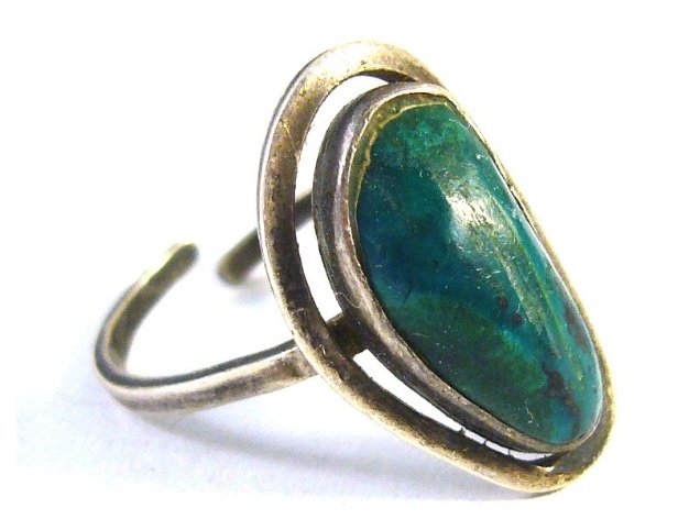 Antique Silver ring with malachite