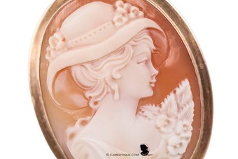 Antique Vintage Carnelian shell cameo brooch with charming depiction of a girl in a hat set in a hallmarked 9kt gold mount.  FREE WORLDWIDE SHIPPING