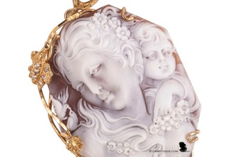 Antique  Mother and child well carved Sardonyx shell contemporary cameo pendant in 925 silver wrapping with 18kt gold gilt. FREE WORLDWIDE SHIPPING