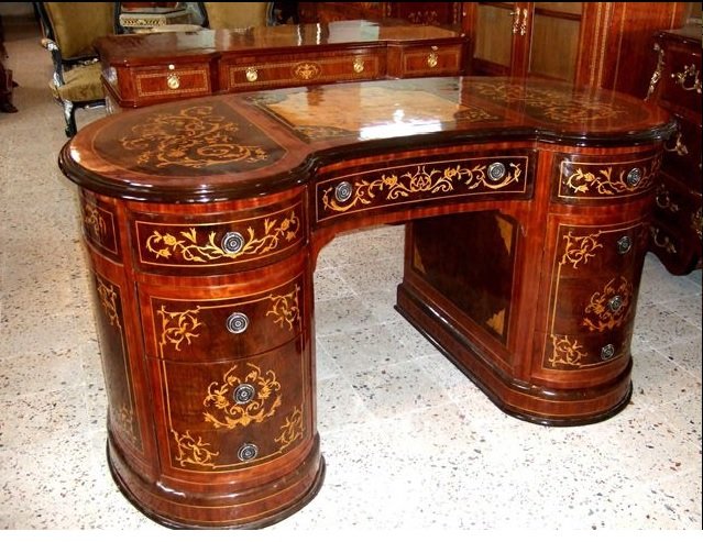 Charming Louis XV style kidney shape nine drawers marquetry desk