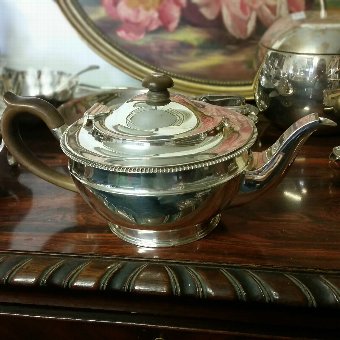 Teapot Sterling Silver by Charles & Richard Comyns Hallmarked 1925