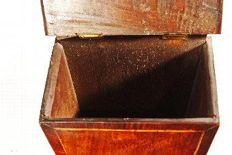 Antique Georgian mahogany Candle box