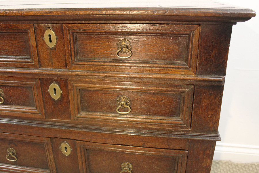 Antique William and Mary Oak Chest of Drawers. Late 17th Century.