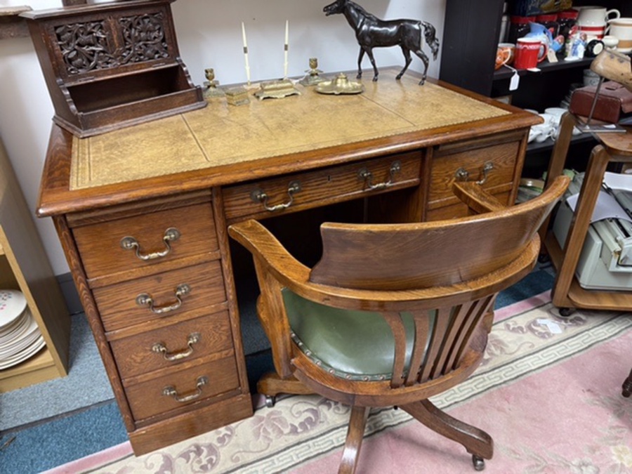 Antique Early 20th century small  leather topped pedestal desk
