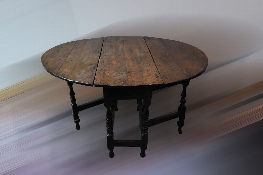 Early 17th century oak gateleg table