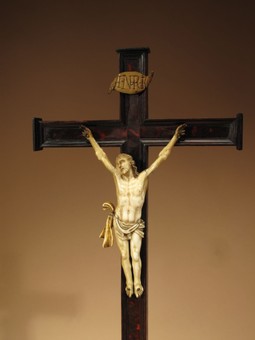 Antique A Fine Ebony And Tortoiseshell Veneered Crucifix Applied With An Bone Corpus Christi, Franco/Flemish First Half 18th Century.