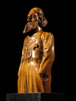 Antique A Rare Very Fine Carved Boxwood Sculpture Of A European Pirate.