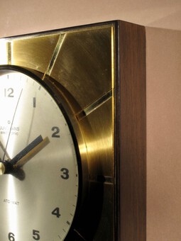 Antique A stylish Design Junghans Ato-Mat Wall Clock.