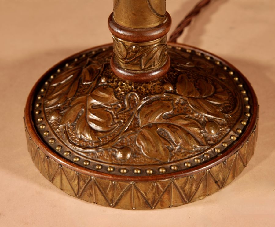 Antique Exceptional Very Stylish Embossed Brass Art Nouveau/Art Deco Table Lamp Circa 1900-20.