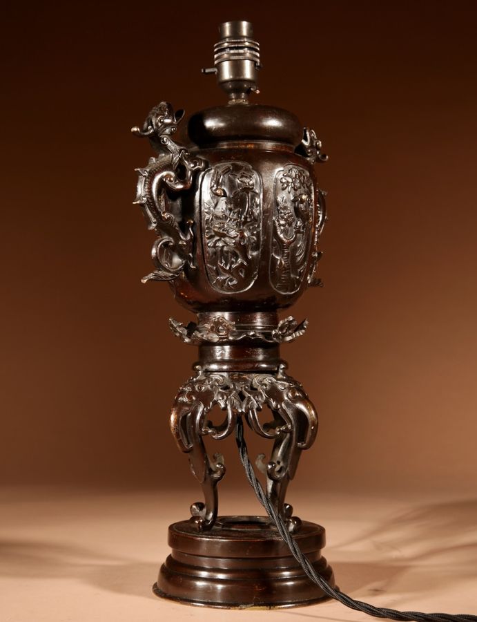 Antique  Fine Japanese Bronze Table Lamp, Meiji 1868-1912.