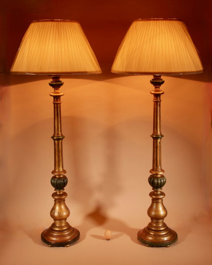 Antique A Pair Of Very Decorative Italian Renaissance Style Turned And Carved Gilded Wooden Standard Lamps.