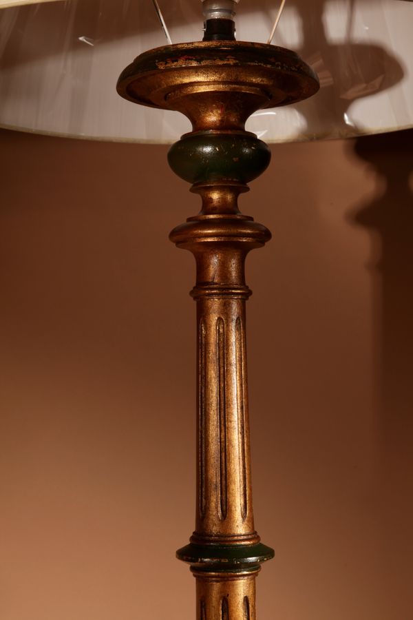 Antique A Pair Of Very Decorative Italian Renaissance Style Turned And Carved Gilded Wooden Standard Lamps.