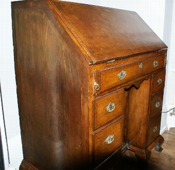 Antique Rare Early Georgian Walnut Kneehole Desk / Bureau