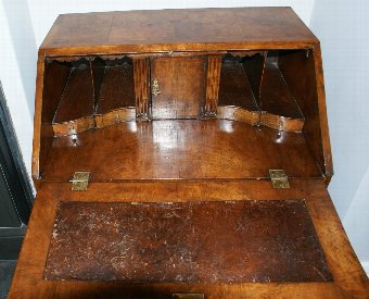 Antique Rare Early Georgian Walnut Kneehole Desk / Bureau