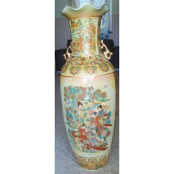 Chinese Porcelain Giant vase.