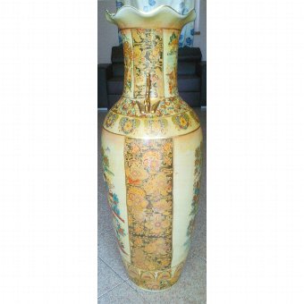 Antique Chinese Porcelain Giant vase.