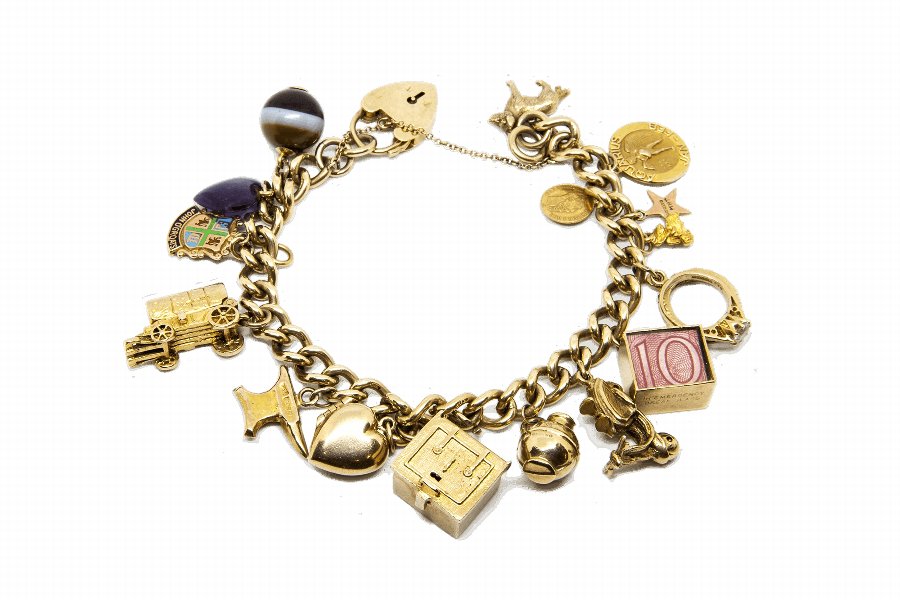 Aggregate 81+ gold charm bracelet uk latest