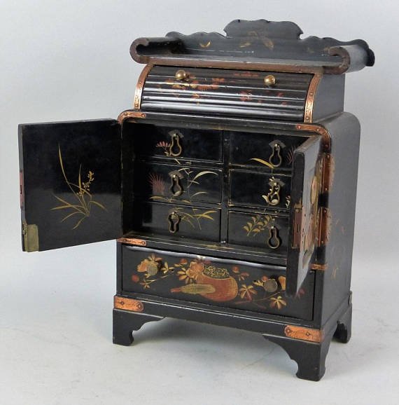 Japanese black lacquered table cabinet