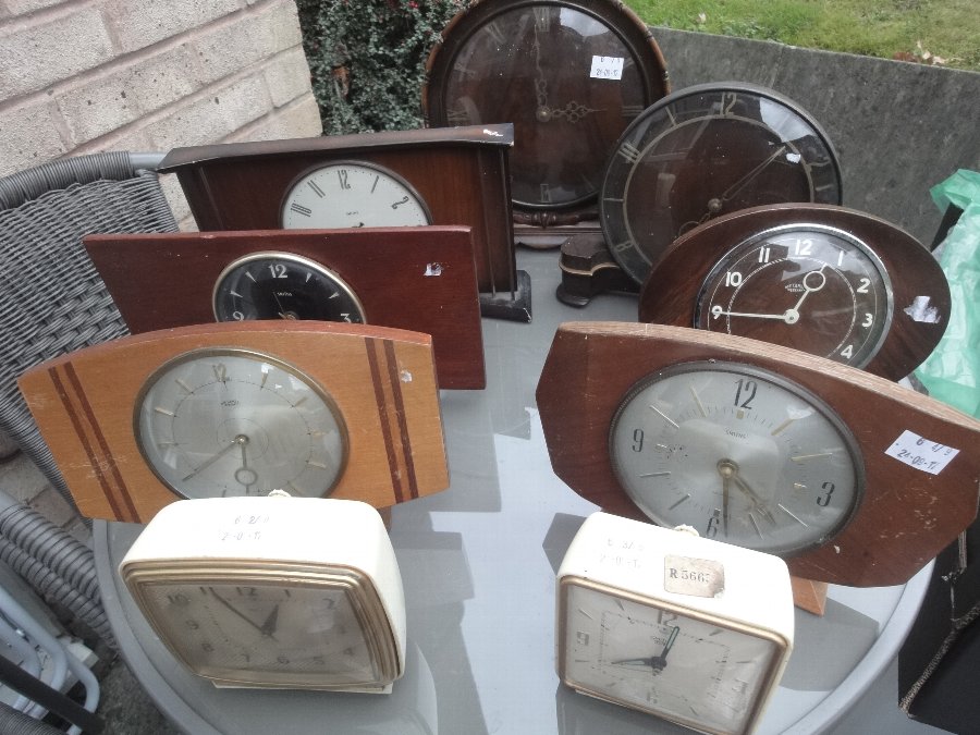 Assortment of Smith & Metamec Vintage electric clocks