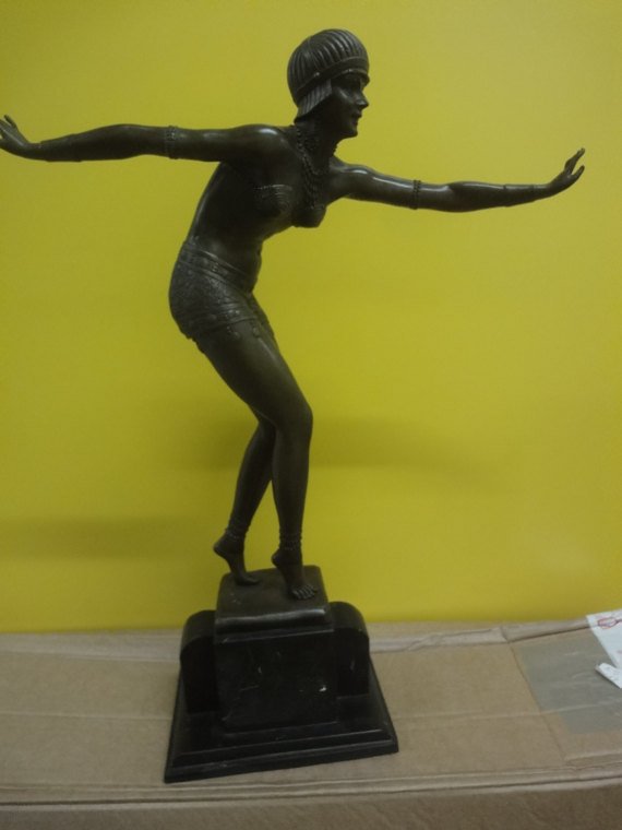 Bronze Art Deco figurine, signed Chiparus 47cm