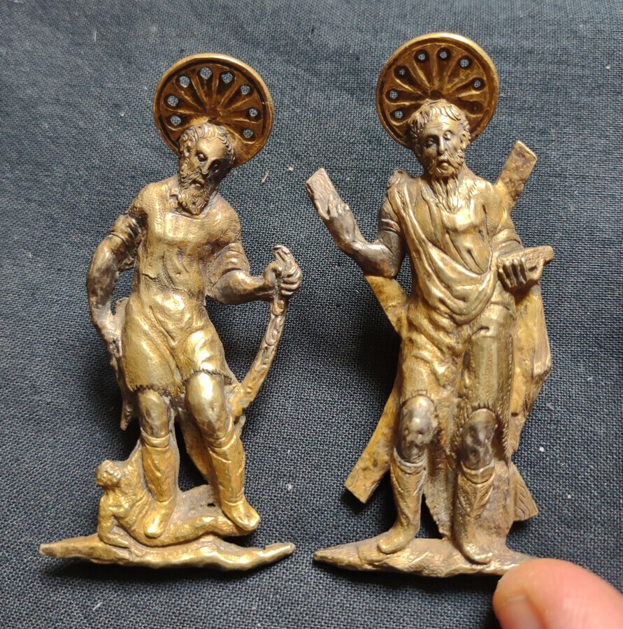 Antique Two small gilt bronze reliefs representing two Apostles 16th century