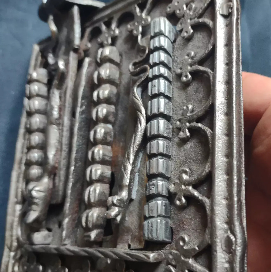 Amazing gothic chest lock