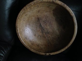 Antique 18th century possibly English 37cm in diameter round shaped wooden bowl 