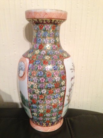 Antique An attractive late 19th early 20th century 25cm famile rose Chinese vase.
