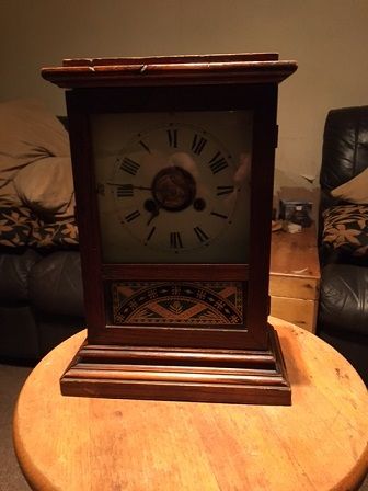 Antique An 1890 American wooden cased mantle clock