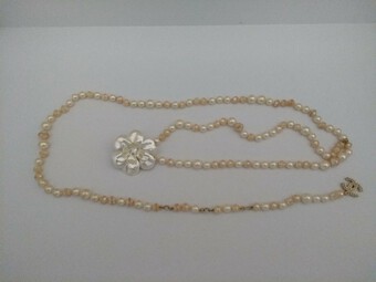 Antique CHANEL - Vintage pearl belt, Camellia clasp, nacre pearls, PERFECT CONDITION