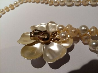Antique CHANEL - Vintage pearl belt, Camellia clasp, nacre pearls, PERFECT CONDITION