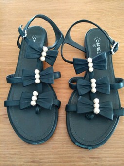 Antique CHANEL - Navy leather & Pearl with bow detail sandals, buckle closure, FR 38.5