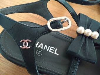 Antique CHANEL - Navy leather & Pearl with bow detail sandals, buckle closure, FR 38.5