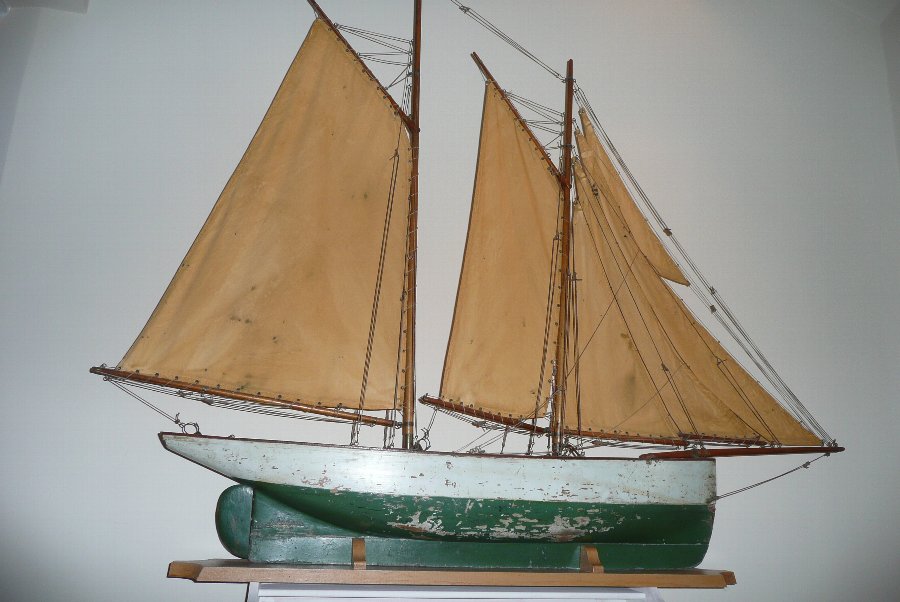 Antique NAUTICAL MODEL YACHT, EARLY 20TH C. ANTIQUES.CO.UK