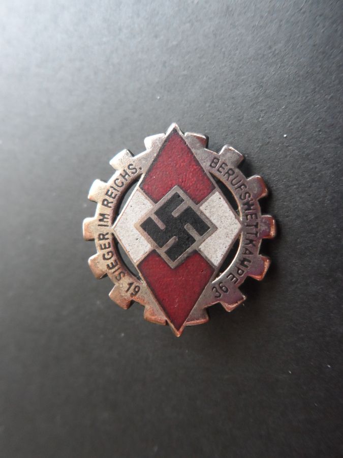 Very Rare 1936 1st Type 'Victors' National Trade Competition Award Badge