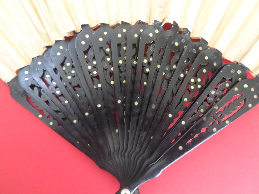 Antique Antique Ebony and Linen Fan