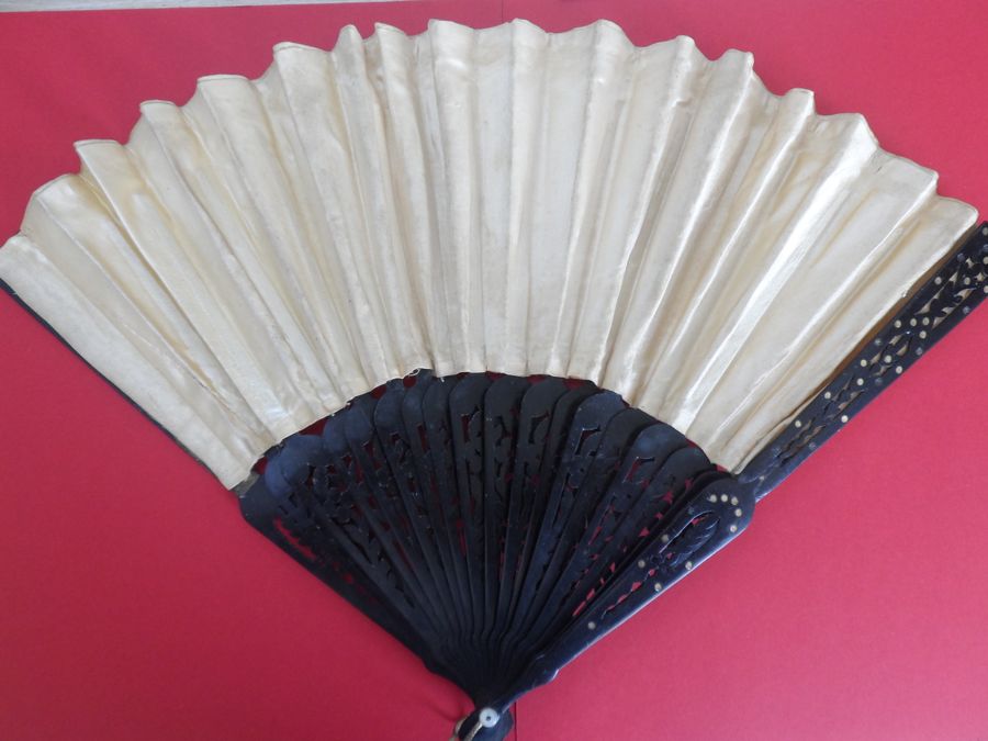 Antique Antique Ebony and Linen Fan