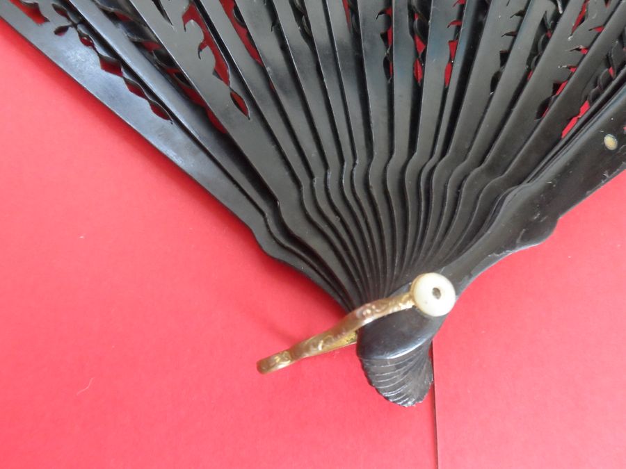 Antique Antique Ebony and Linen Fan