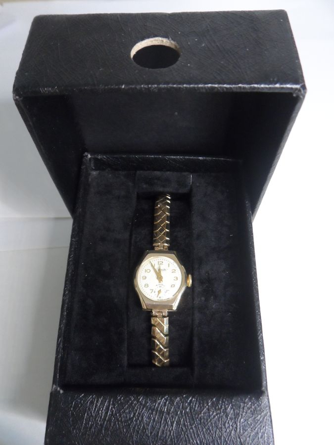 1961 9k Gold 15 Jewels Ladies Everite Fully Working Mechanical Watch