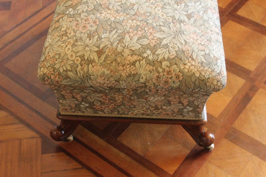 Antique An impressive Victorian mahogany foot stool or ottoman