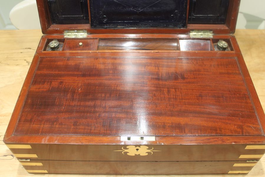 Antique A large and impressive early 19th century mahogany campaign writing slope