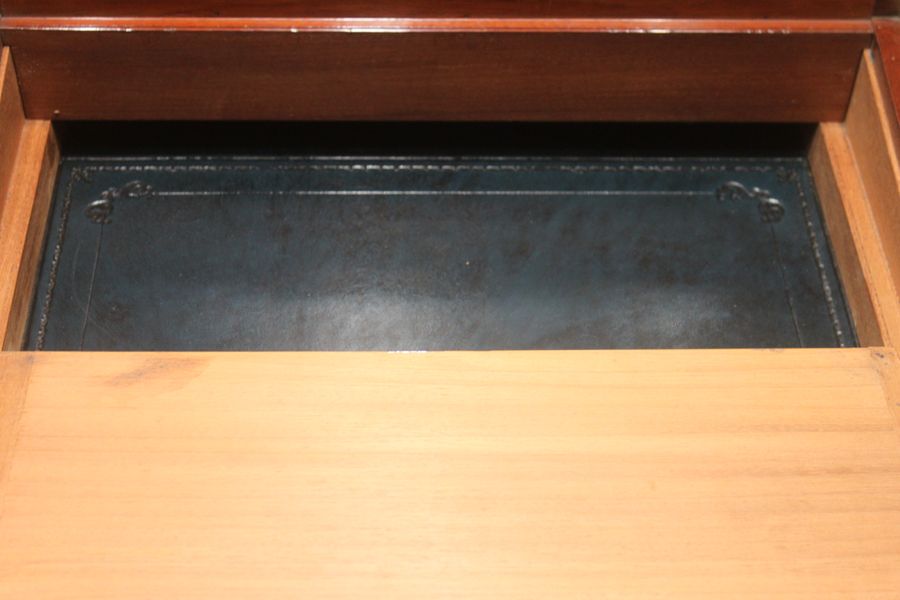 Antique A large and impressive early 19th century mahogany campaign writing slope