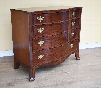 18th Century George III Mahogany Serpentine Chest of Drawers