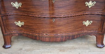 Antique 18th Century George III Mahogany Serpentine Chest of Drawers