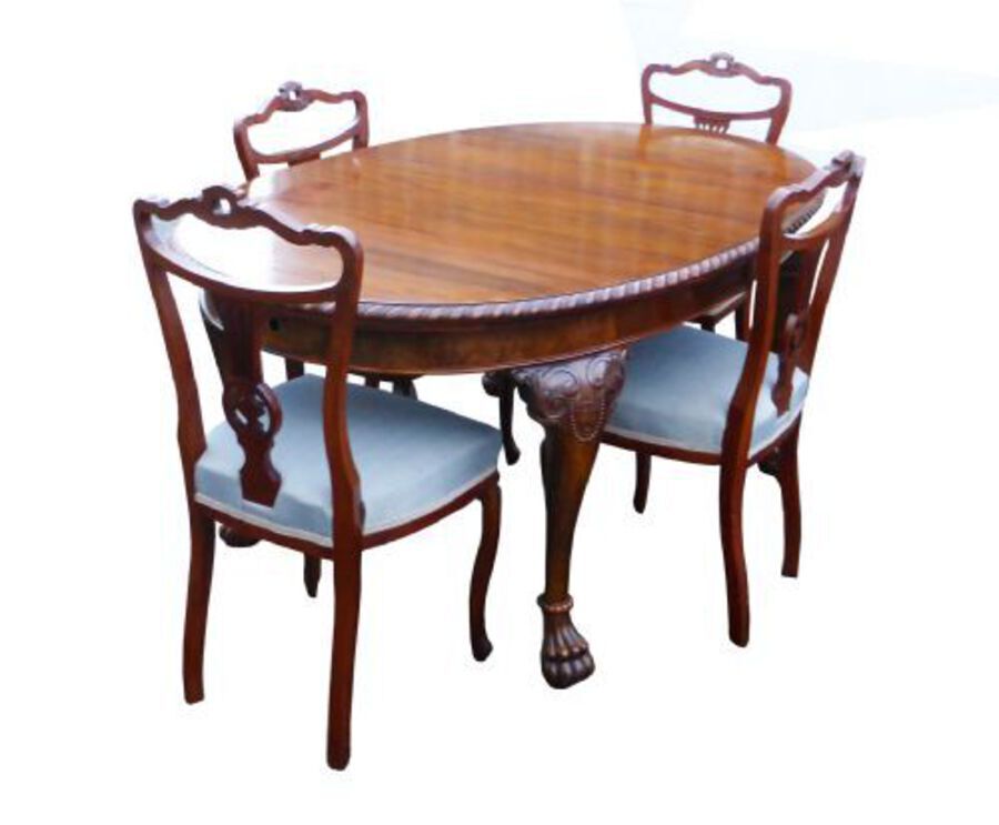 Edwardian Walnut Extending Dining Table with Claw and Ball Feet