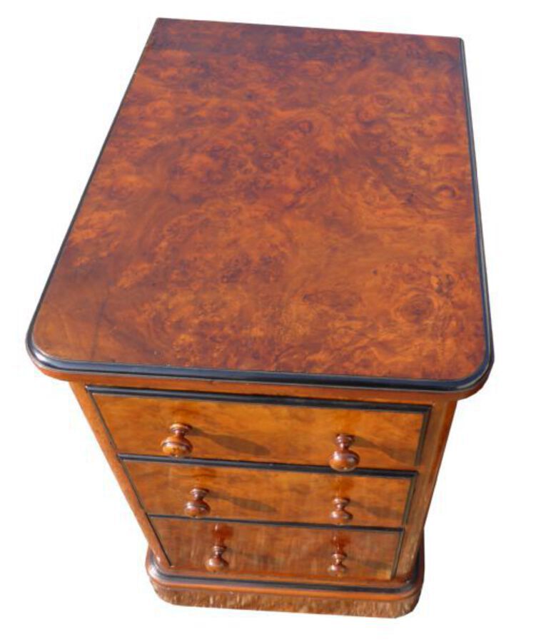 Antique Superb Pair of Victorian Burr Walnut Bedside Tables