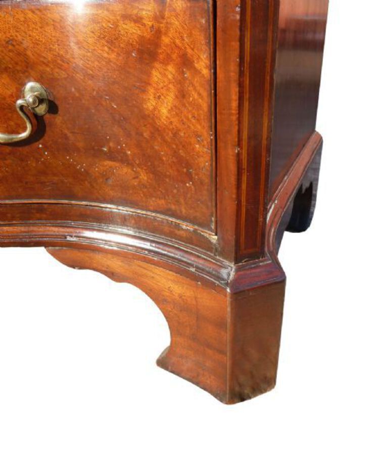 Antique George III Mahogany Serpentine Chest of Drawers