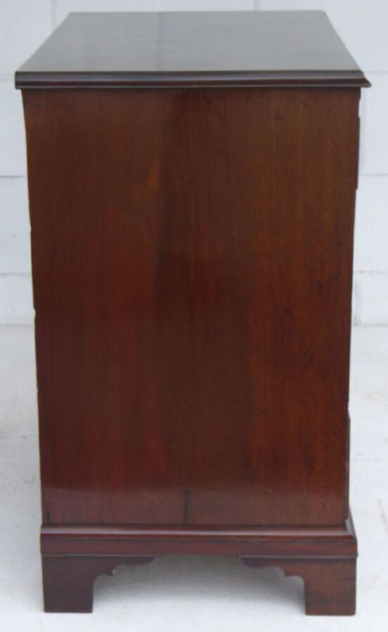 Antique George III Mahogany Chest of Drawers of Small Proportions