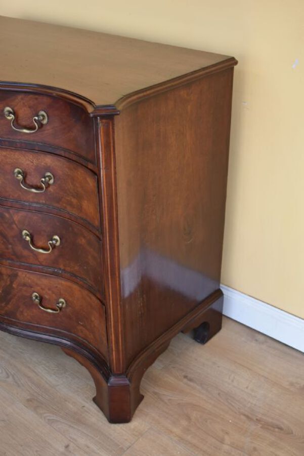 Antique George III Mahogany Serpentine Chest